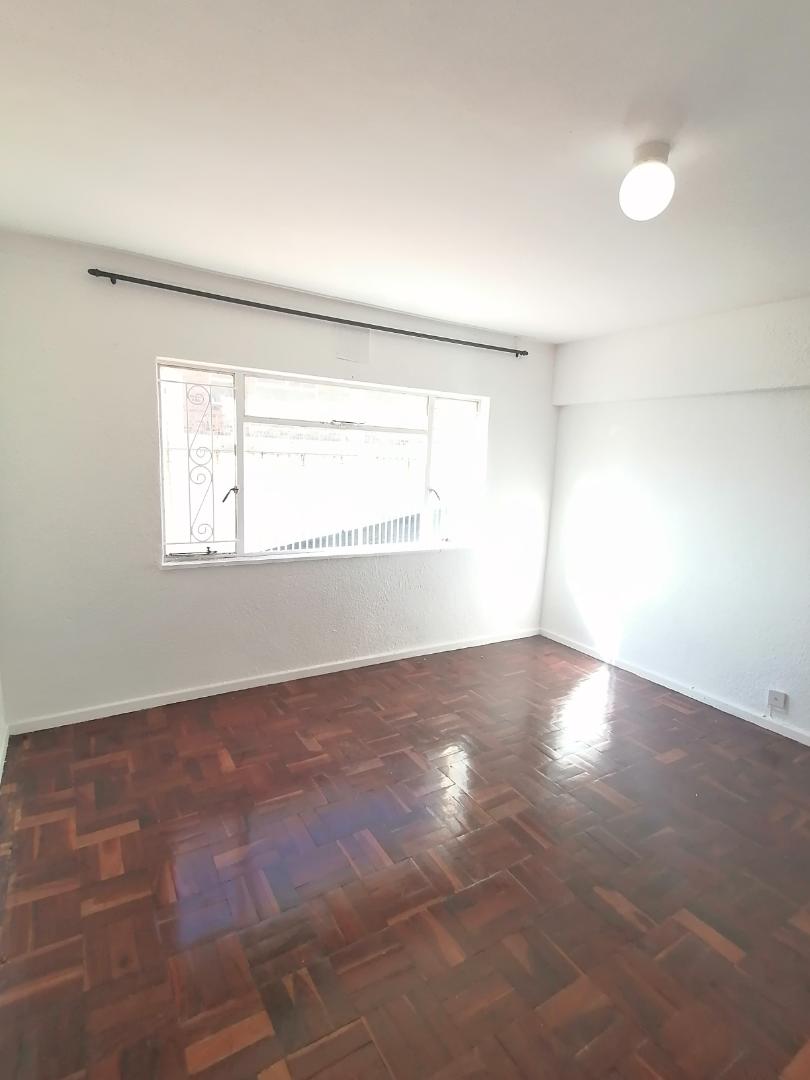 2 Bedroom Property for Sale in Vredehoek Western Cape